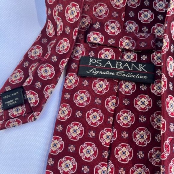 Jos A Bank Signature Collection Tie 100% Silk Burgundy NWOT - Picture 7 of 7